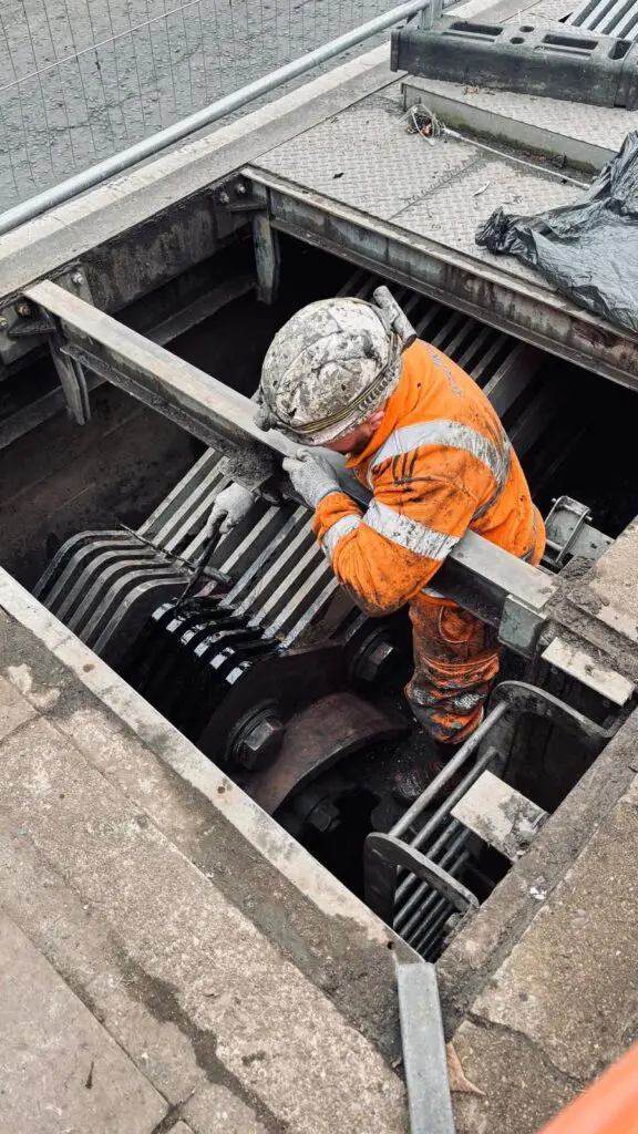 Painting the anchorage pits