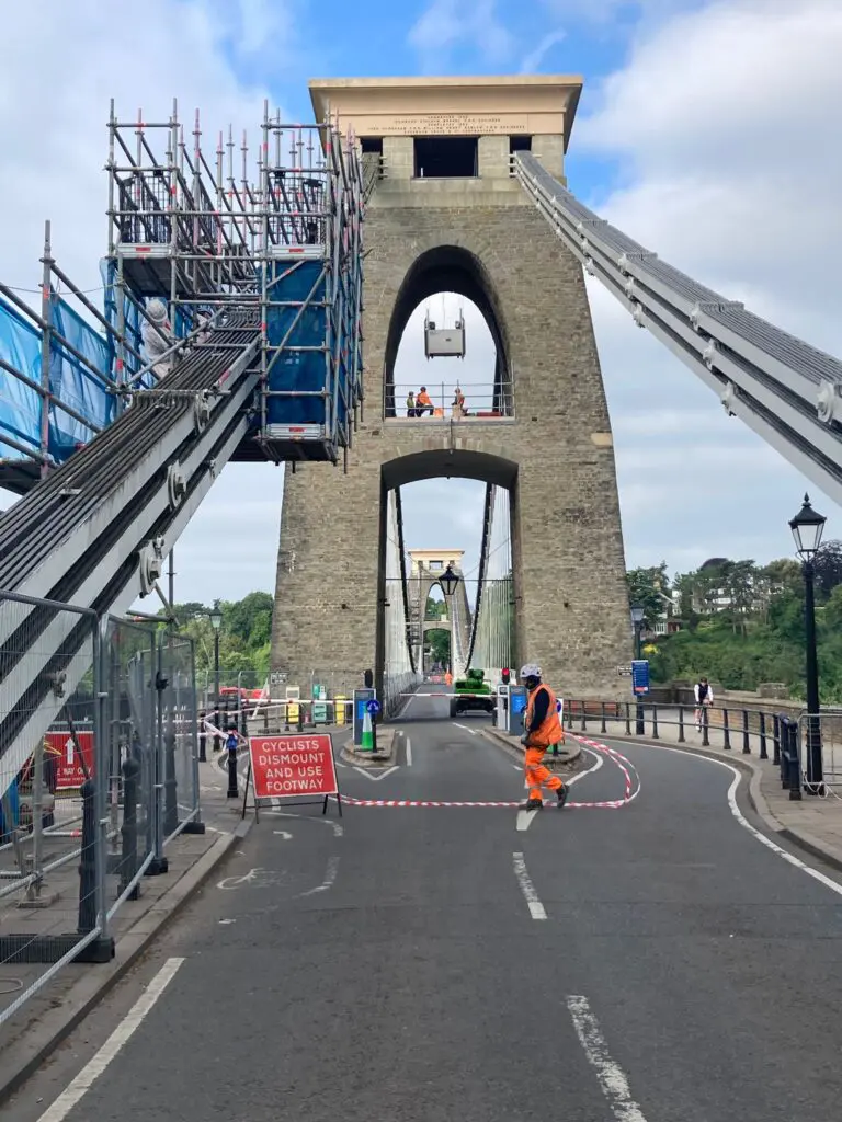 Bridge closure for painting works